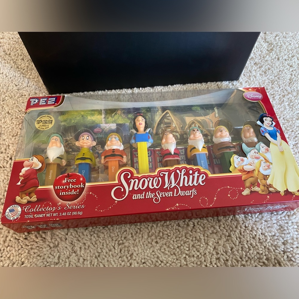 Snow White PEZ set